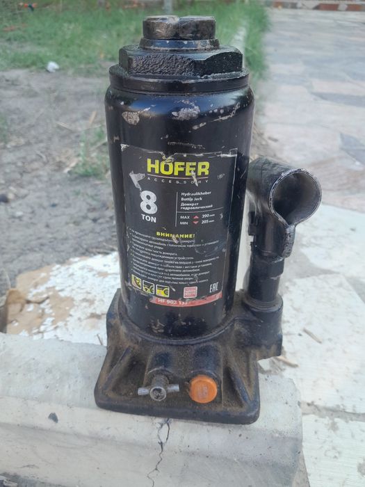 Домкрат 8 тонник