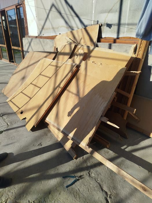 Фанер сотилади .