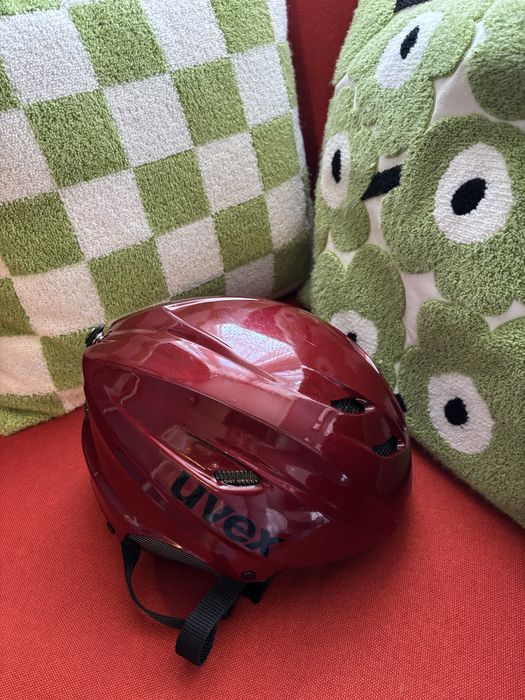 Горнолыжный шлем, перчатки