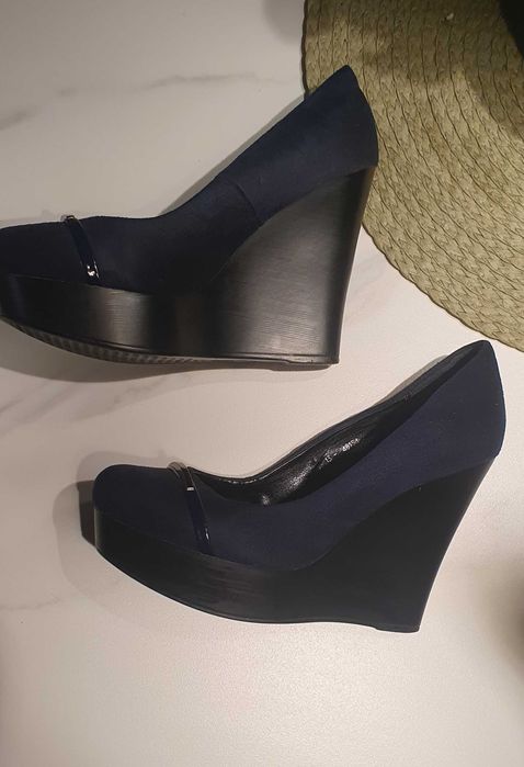 Дамски обувки на платформа