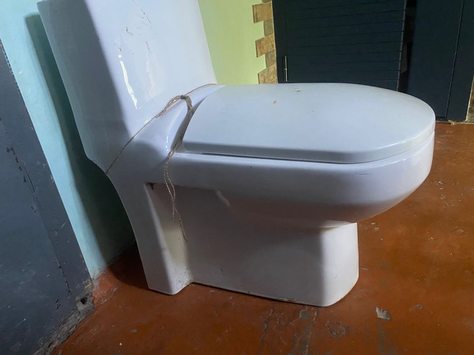 Туалет б/у………………