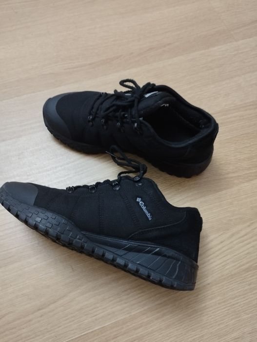 Кроссовки 5000 тенге