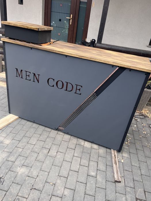 Rafturi/ birouri/ receptii stil industrial, fier/lemn natural.