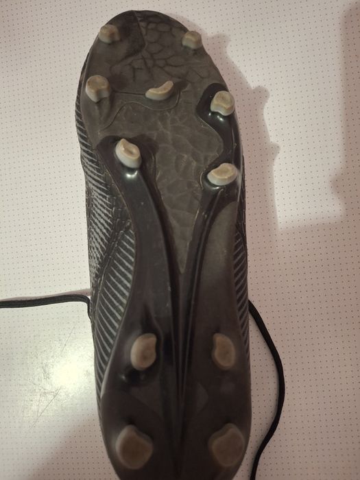 Футбольные бутсы, Demix