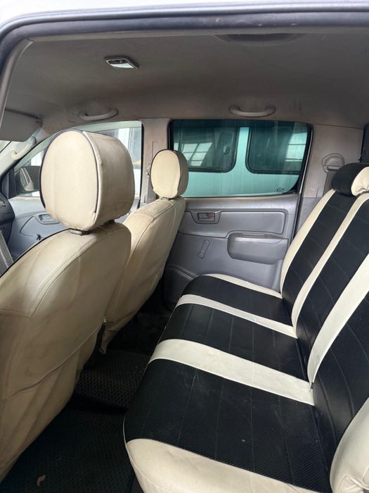 Срочно продам Toyota Hilux2011