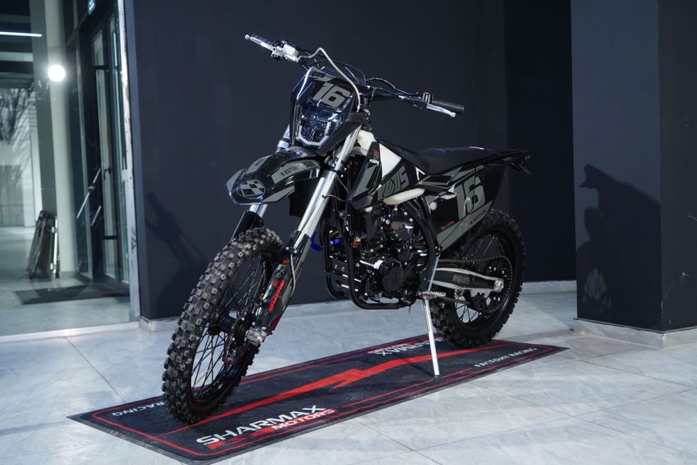 Мотоцикл Kews K16 R-edition