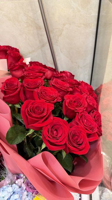 Цветы пионы розы