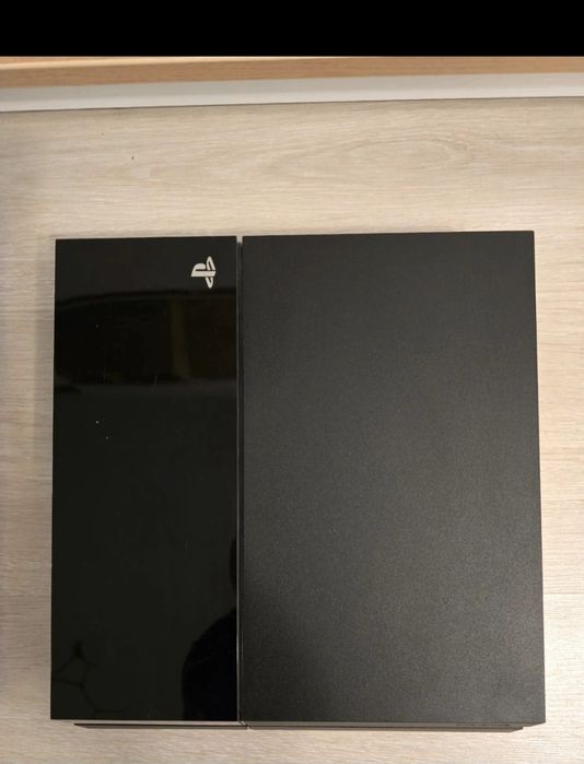 PS 4 - Play Station 4 500GB + 2 controllere + 6 jocuri