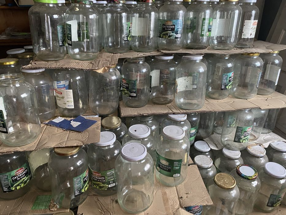 Vand 400 borcane - 4200 ml - 3 lei bucata