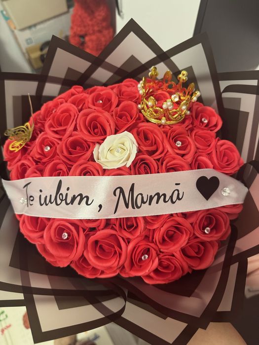 Buchete din trandafiri de sapun parfumati  si  cu sclipici