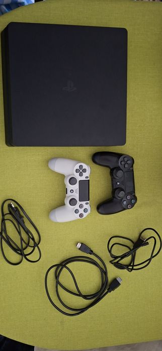 Playstation 4 slim