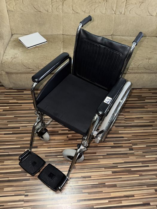 Scaun rulant pliabil dizabilitati handicap batrani