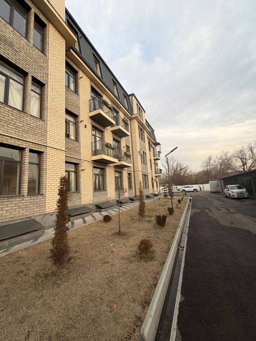 Продаётся 2 комнатная квартира, 116 квм, с ремонтом, Янгиюль, Нов