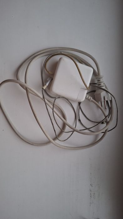 Зарядка MacBook.