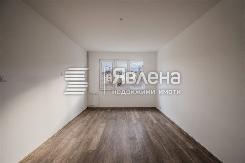 Продава 3-стаен апартамент