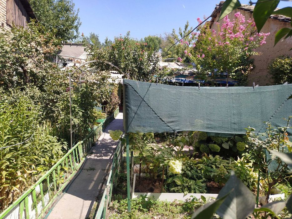 Участок 4.5 сотки с домом 4 комнаты Яшнабадское РОВД