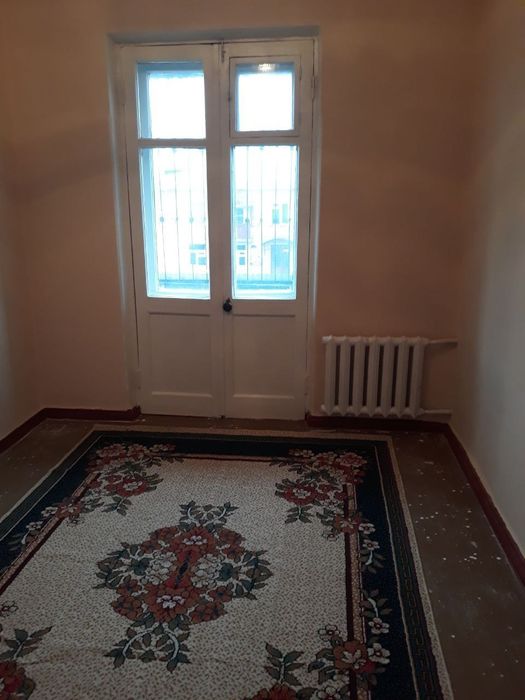 Киргули дворецни олдида квартира сотилади