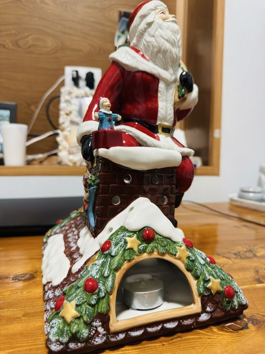 Фарфоровая фигурка Villeroy & Boch “Santa Claus is Coming to Town”.