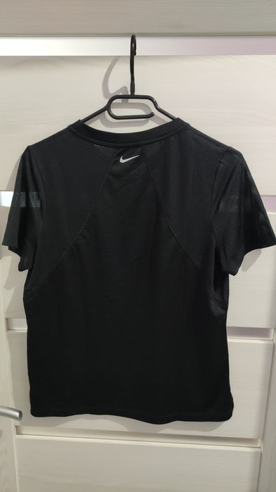 Nike M size ДАМСКА спортна фланелка