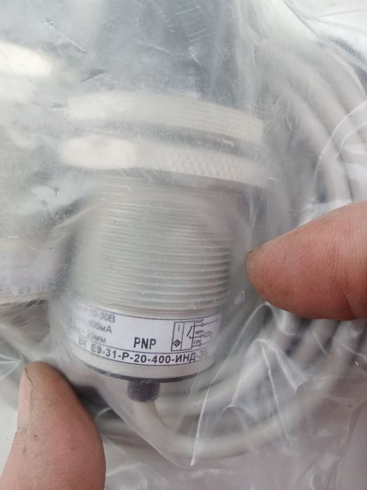 Продаётся Индуктивный датчик расстоянияя