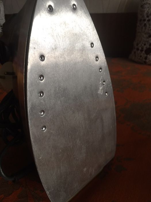 Работеща електр. ютия