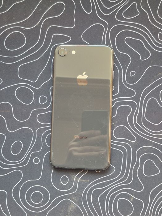 Продам айфон 8 в хорошем состоянии