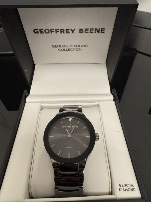 Продавам мъжки часовник Geoffrey Beene с метална каишка