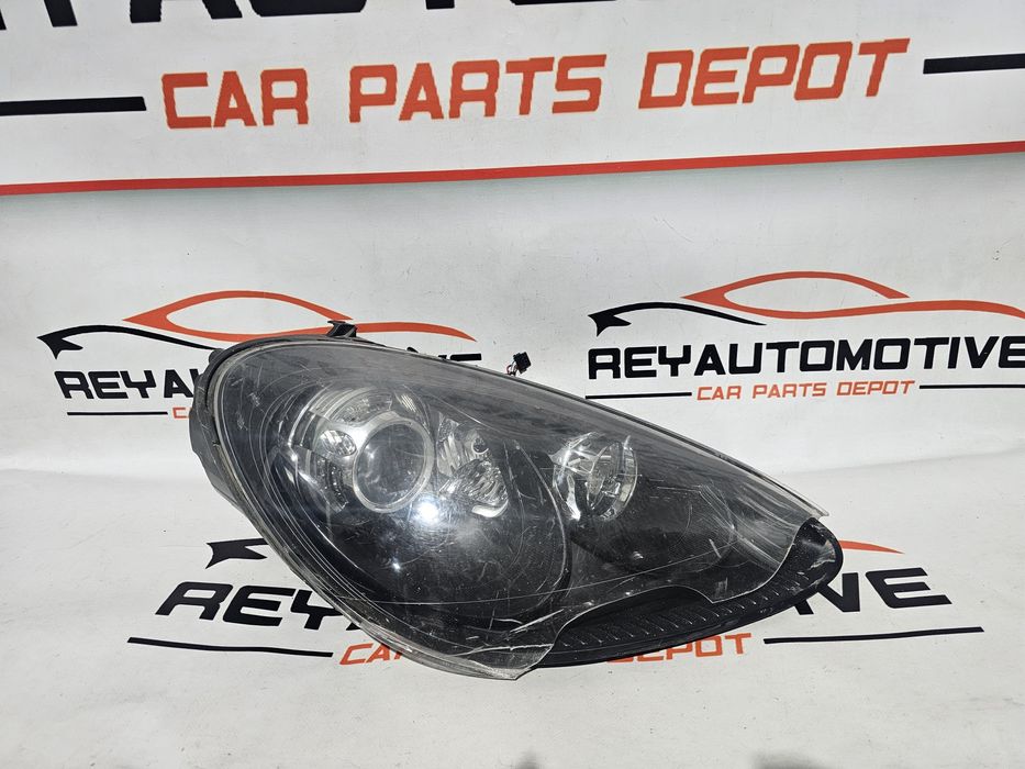 Far dreapta xenon Porsche Cayenne 7P dupa 2011 cod 7P5941032BF