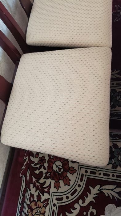 Стол и 8 стульев из них 2  в виде кресла, в отличном состоянии