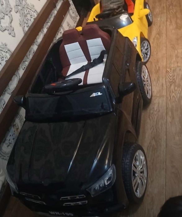 Bolalar uchun Elektron avtomabil rang qora.