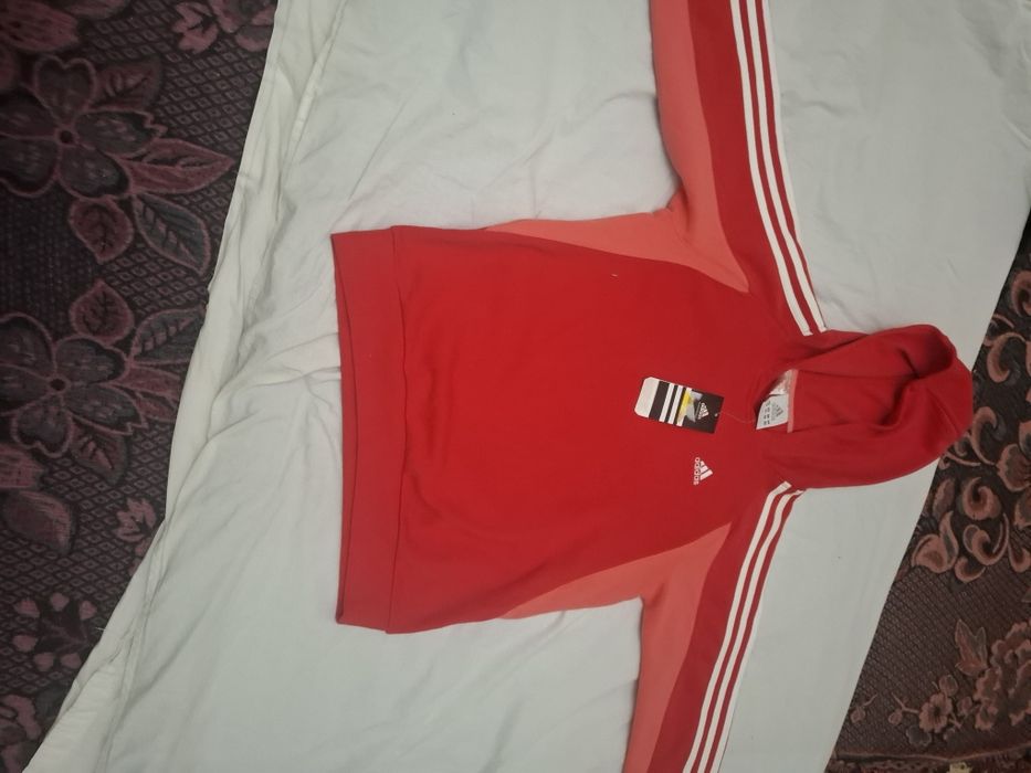 Толстовка жана адидас