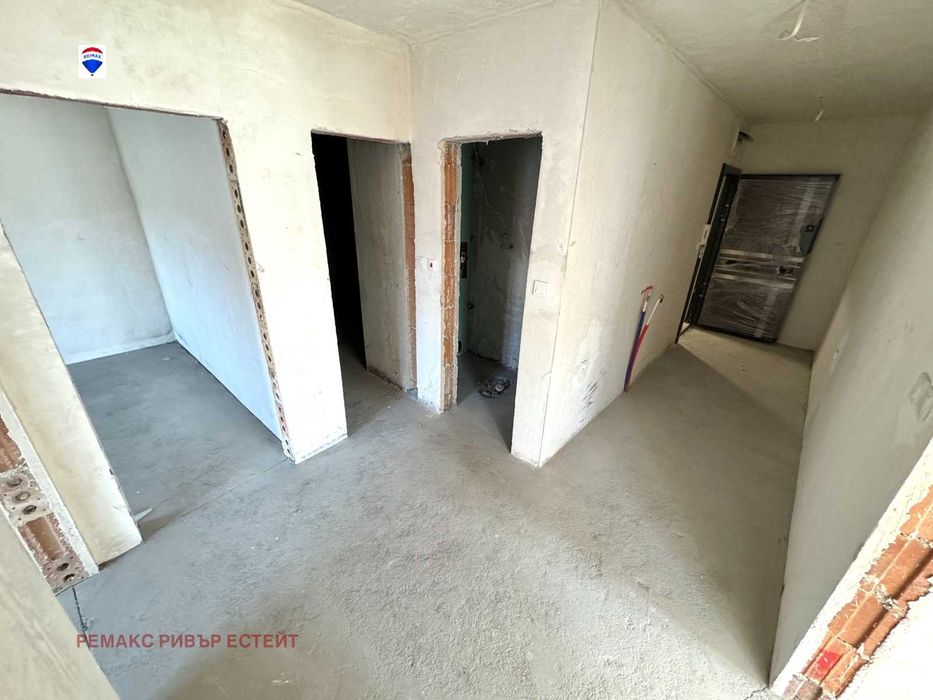 Продава се Тристаен апартамент в Русе, Център - 95 кв.м за 2011 €/кв.м - Снимка #12