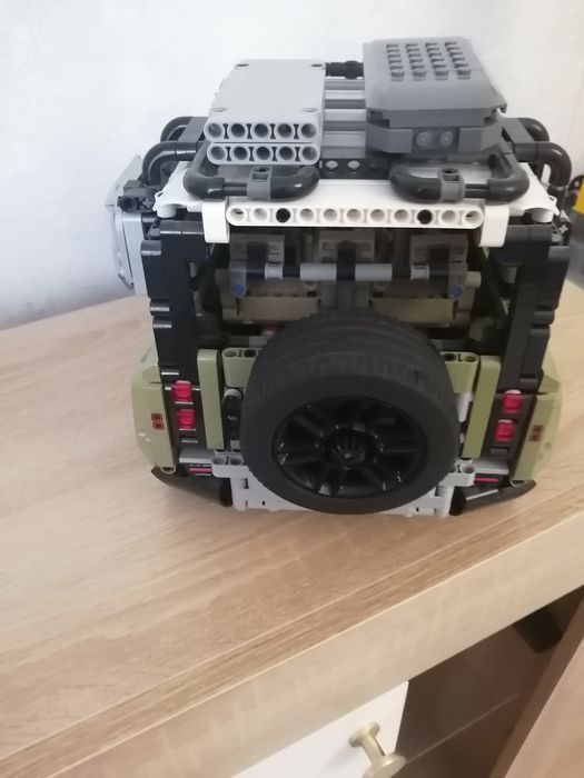 Lego technic Landrover Defender 42110