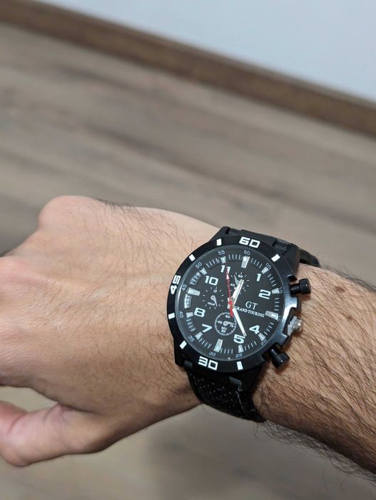 Стилен мъжки часовник