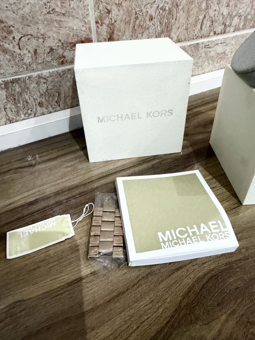 Часовник Michael Kors