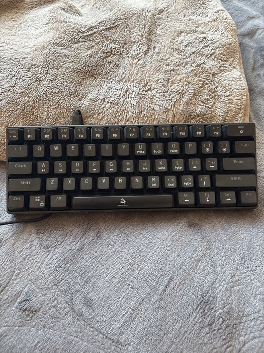 Клавиатура на White Shark