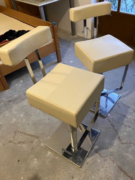 Vand doua scaune de bar aduse din Austria