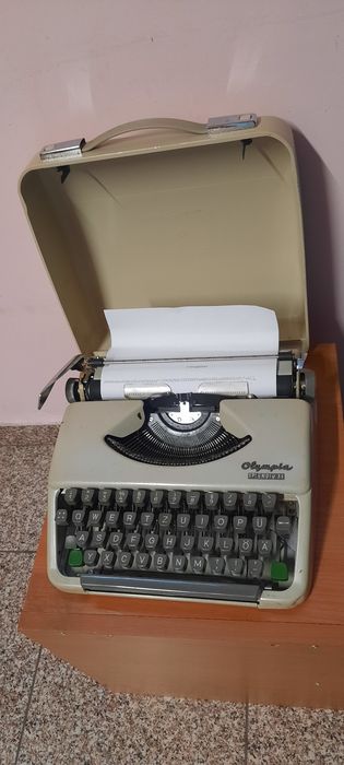 Mașină de scris Olympia Splendid 33