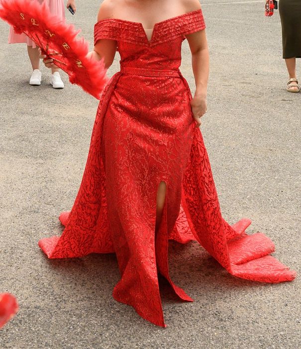 Рокля за повод къна