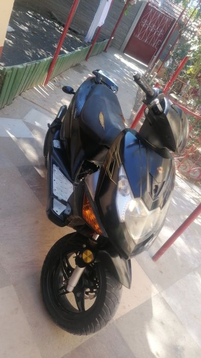 Vînd scuter perfect funcțional preț 700 de lei 0742931049