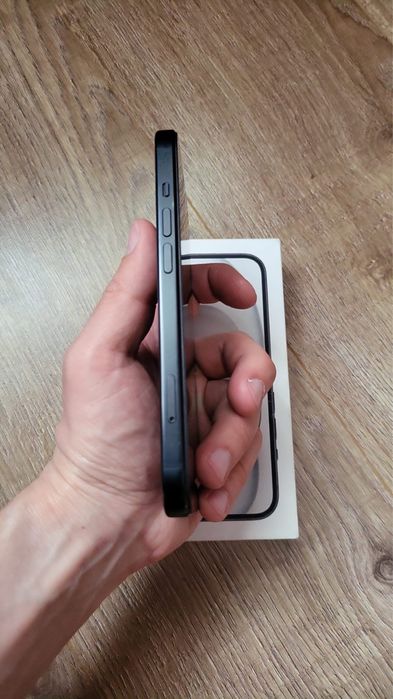 Продам айфон 15 на 256 гб