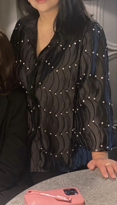 Черная рубашка со стразами