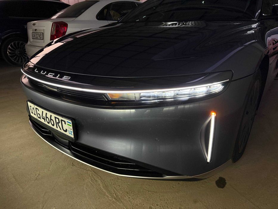Премиальный электромобиль Lucid Air запасом хода до 700км 3.2S