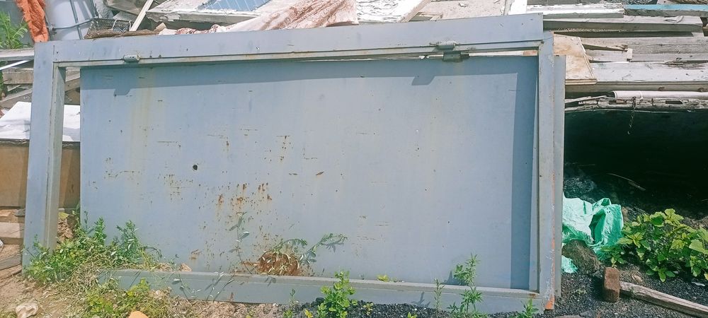 Продам входную дверь