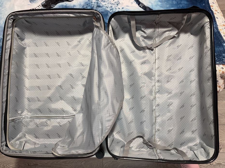 Чисто нов голям син куфар