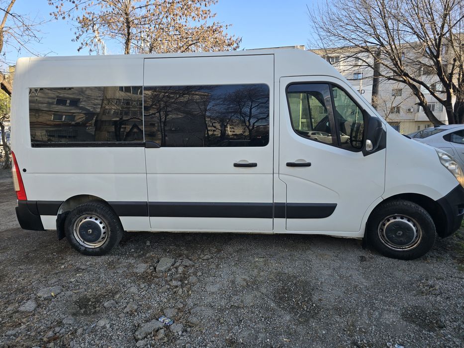Închiriez microbuz 8+1 renault master 2014