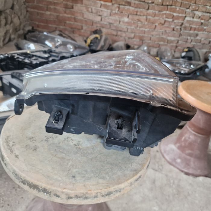 Nissan Navara xenon 2004-2010 ляв фар