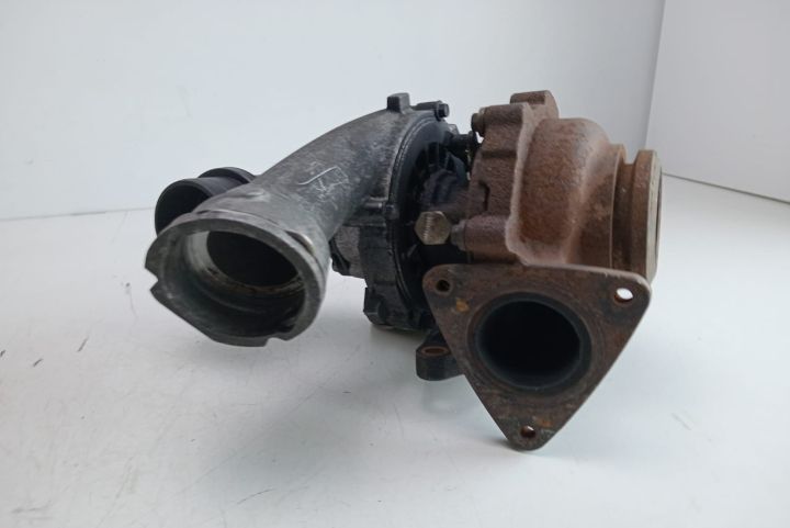 Turbina Turbosuflanta 070145701N Volkswagen VW Transporter T5