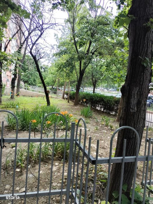 Garsoniera mare, renovată, la cheie