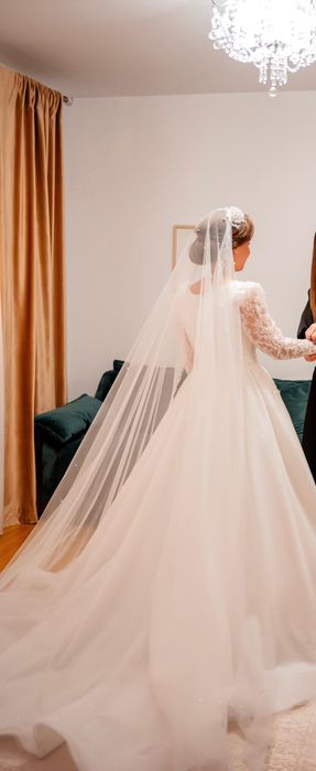 Rochie de mireasă + voal de vânzare